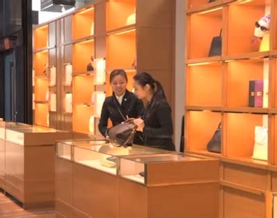 louis vuitton sales associate